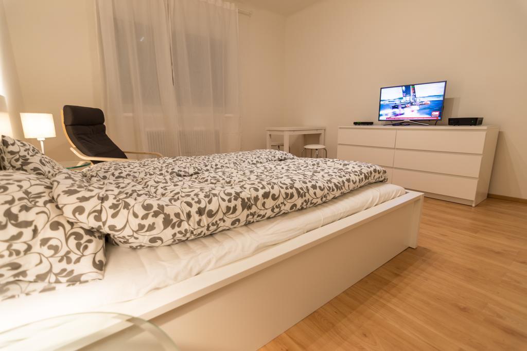 Modern Apartment At Rathaus Wenen Buitenkant foto