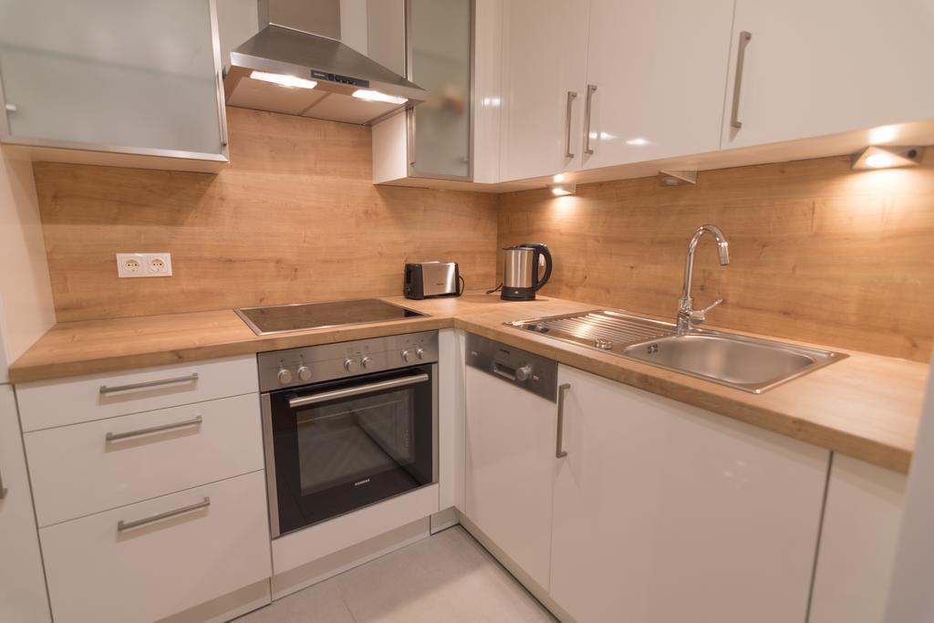 Modern Apartment At Rathaus Wenen Buitenkant foto