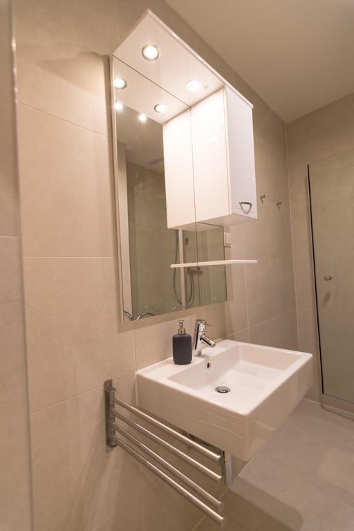 Modern Apartment At Rathaus Wenen Buitenkant foto