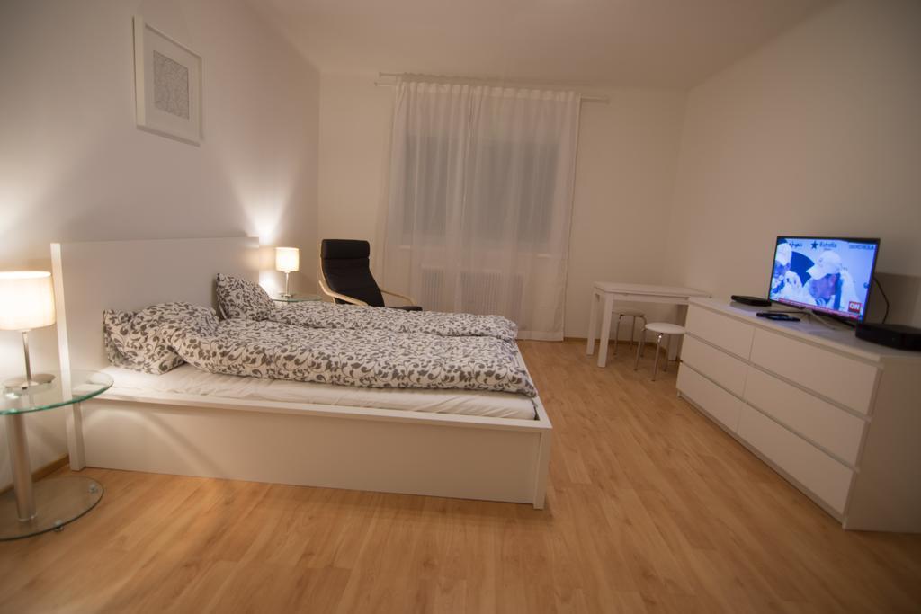 Modern Apartment At Rathaus Wenen Buitenkant foto