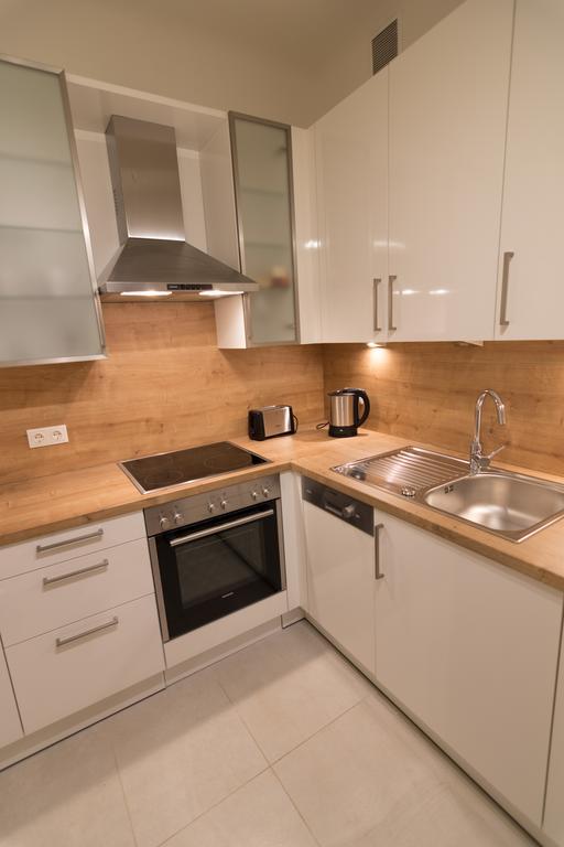 Modern Apartment At Rathaus Wenen Buitenkant foto