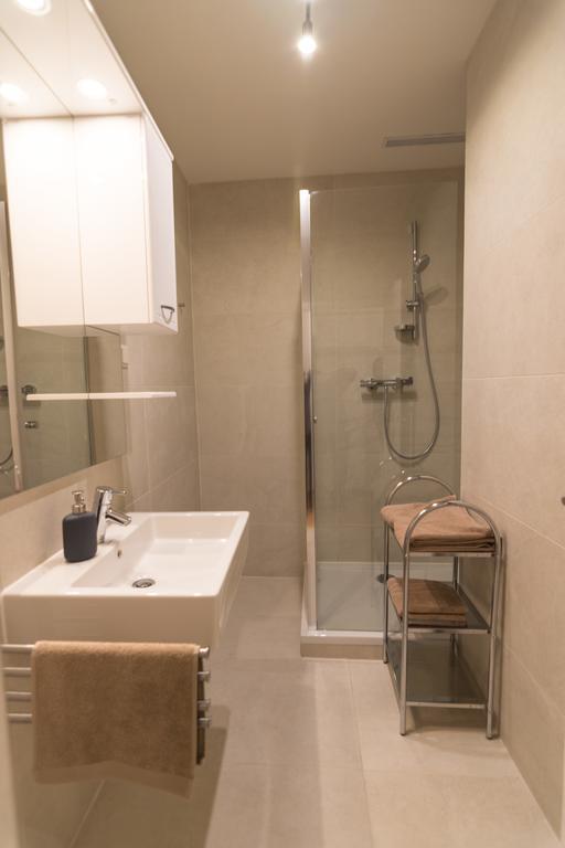 Modern Apartment At Rathaus Wenen Buitenkant foto
