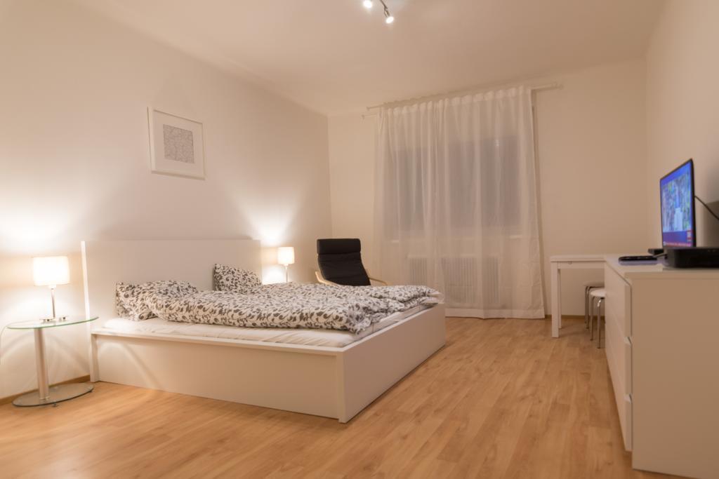 Modern Apartment At Rathaus Wenen Buitenkant foto