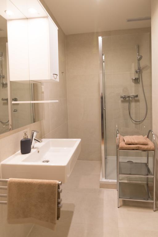 Modern Apartment At Rathaus Wenen Buitenkant foto