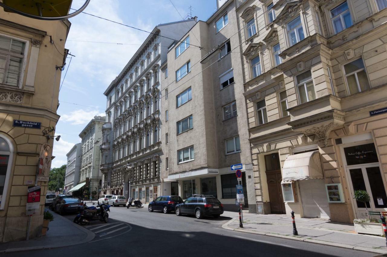Modern Apartment At Rathaus Wenen Buitenkant foto
