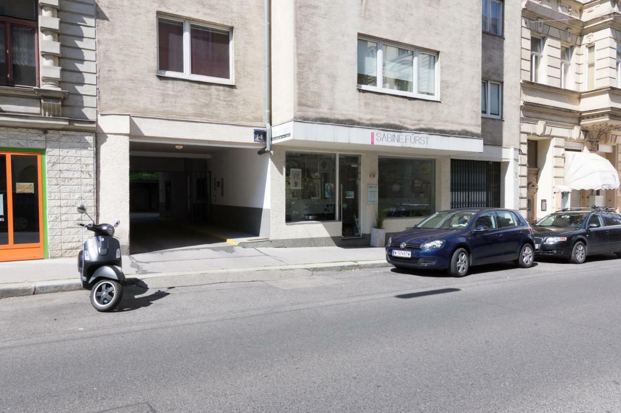 Modern Apartment At Rathaus Wenen Buitenkant foto